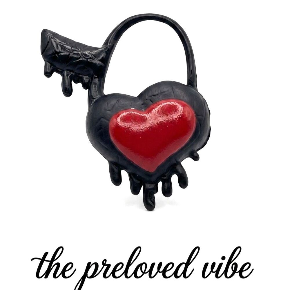 Monster High Doll G1 Operetta Picture Day Dripping Heart Purse